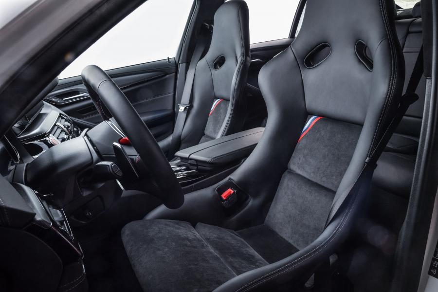 Интерьер BMW M5 MotoGP Safety Car (F90) 2018 года  (фото 34 из 56)